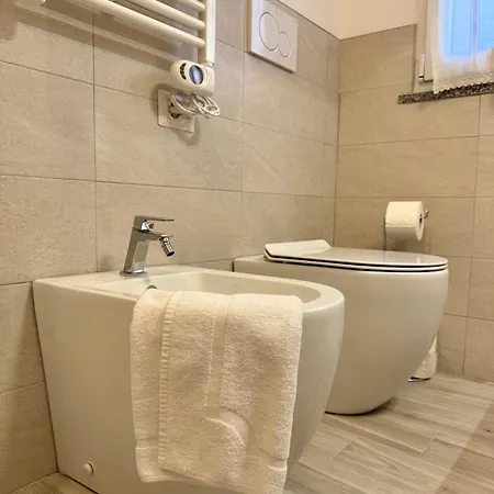 Lr Deluxe - Casa Holi Apartman *